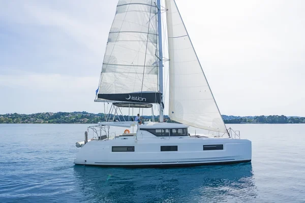 Lagoon 46 - Boatscribe.com