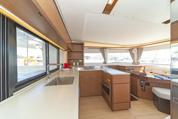 Lagoon 46 - Boatscribe.com