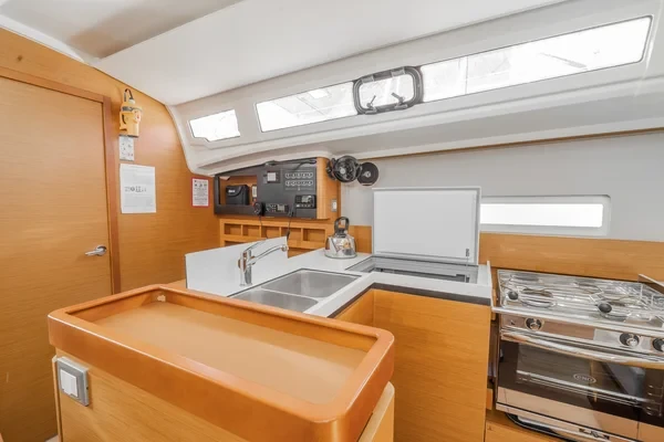 Sun Odyssey 410 - Boatscribe.com