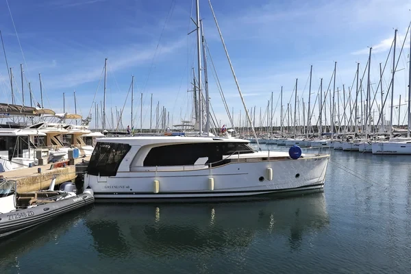 Greenline 40 - Boatscribe.com