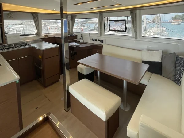 Lagoon 46 - Boatscribe.com