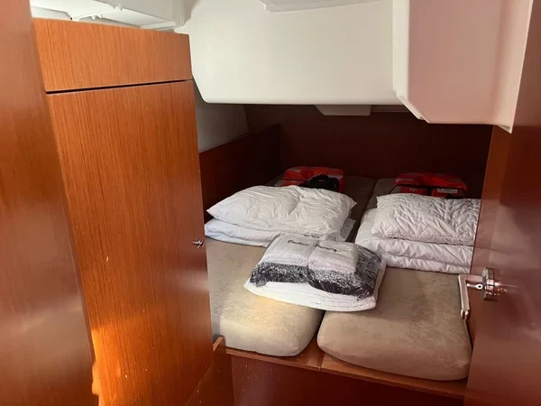 Oceanis 38.1 - Boatscribe.com