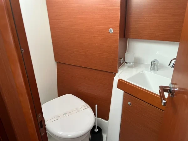 Oceanis 38.1 - Boatscribe.com
