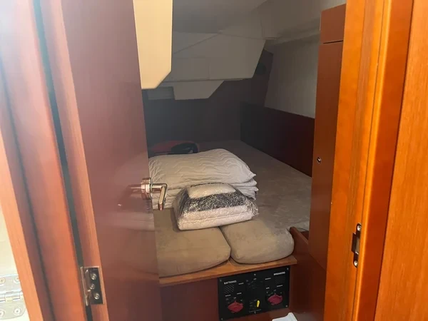 Oceanis 38.1 - Boatscribe.com