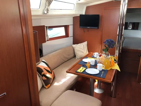 Oceanis 38.1 - Boatscribe.com