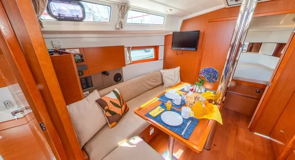 Oceanis 38.1 - Boatscribe.com