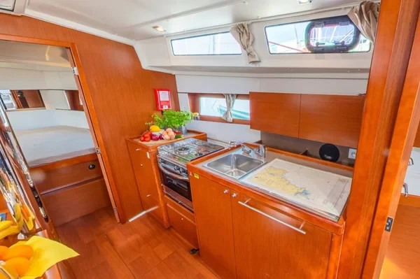 Oceanis 38.1 - Boatscribe.com