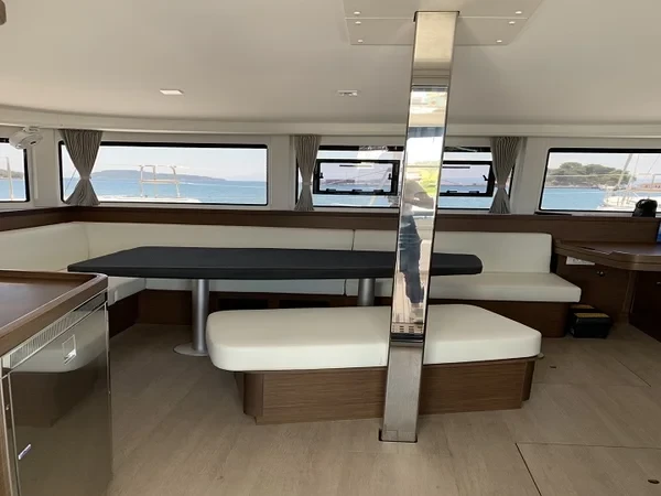 Lagoon 42 - Boatscribe.com