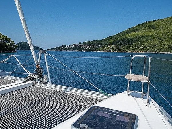 Lagoon 42 - Boatscribe.com