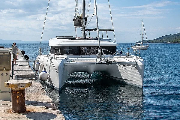 Lagoon 42 - Boatscribe.com