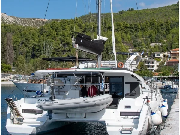 Lagoon 42 - Boatscribe.com