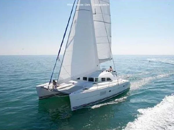 Lagoon 380 - Boatscribe.com