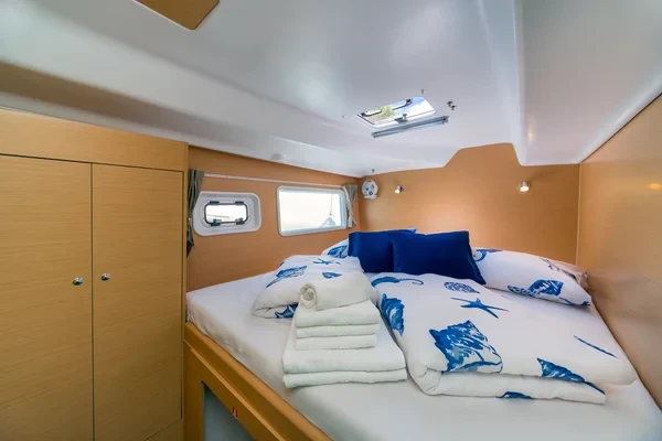 Lagoon 380 - Boatscribe.com
