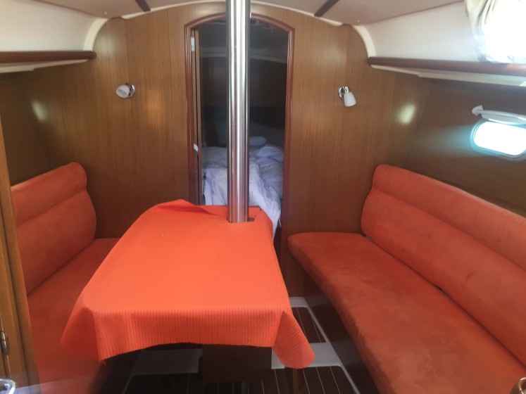 Sun Odyssey 32 - Boatscribe.com