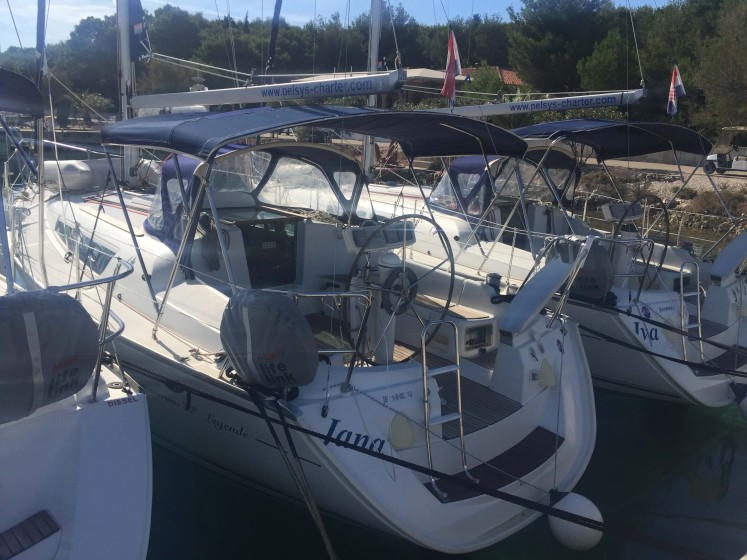 Sun Odyssey 32 - Boatscribe.com