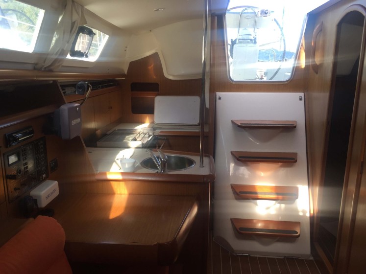 Sun Odyssey 32 - Boatscribe.com