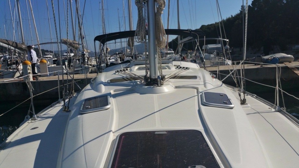 Bavaria 37 Cruiser - Boatscribe.com