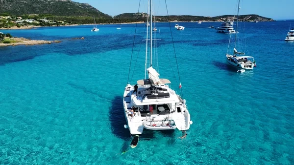 Lagoon 52 F - Boatscribe.com