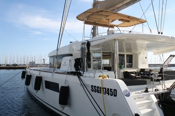 Lagoon 52 F - Boatscribe.com