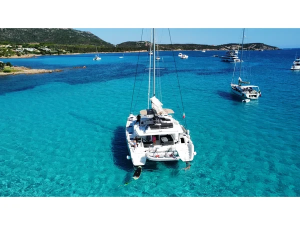 Lagoon 52 F - Boatscribe.com