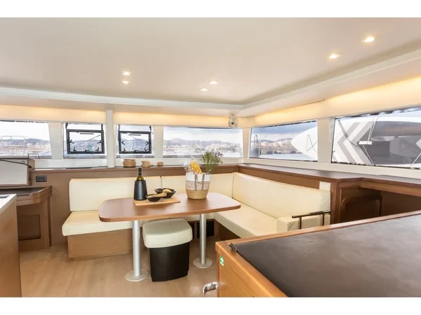 Lagoon 450 F - Boatscribe.com