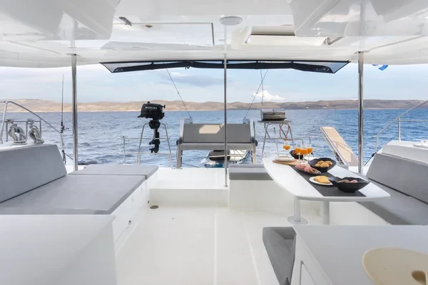 Lagoon 450 F - Boatscribe.com
