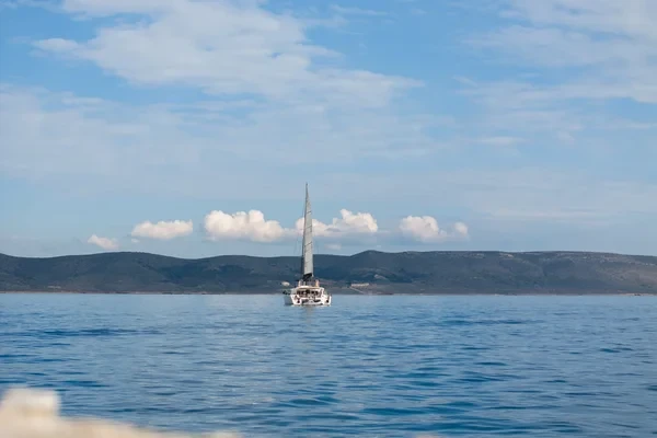 Lagoon 450 F - Boatscribe.com