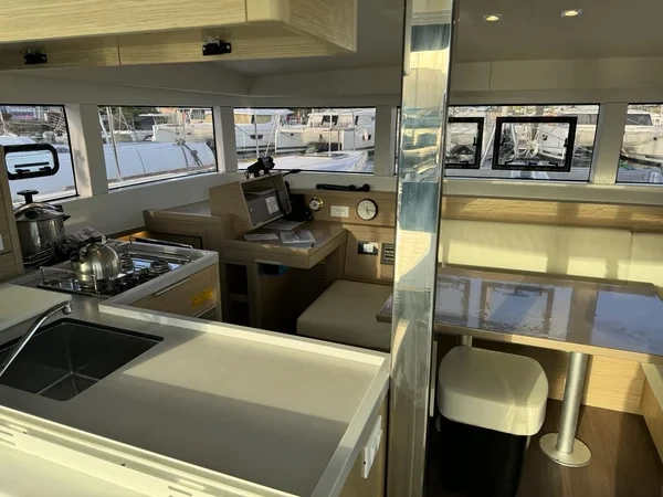 Lagoon 40 - Boatscribe.com