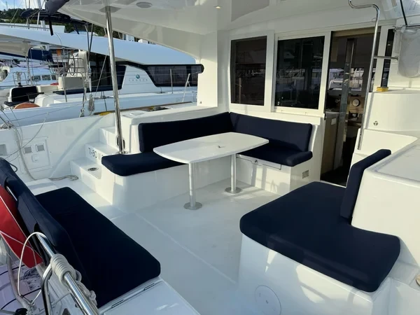 Lagoon 40 - Boatscribe.com