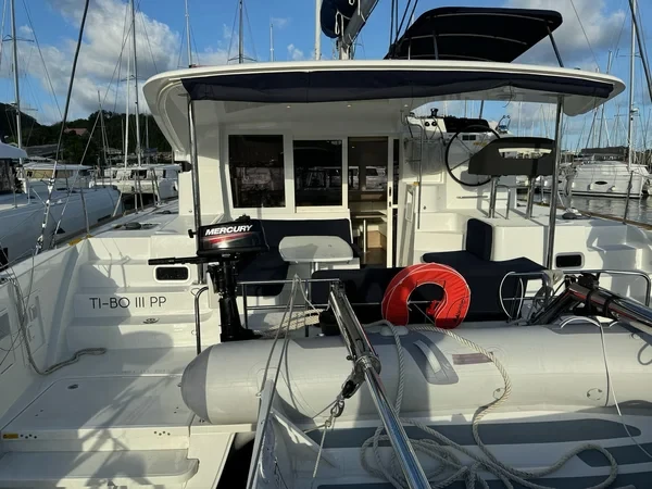 Lagoon 40 - Boatscribe.com