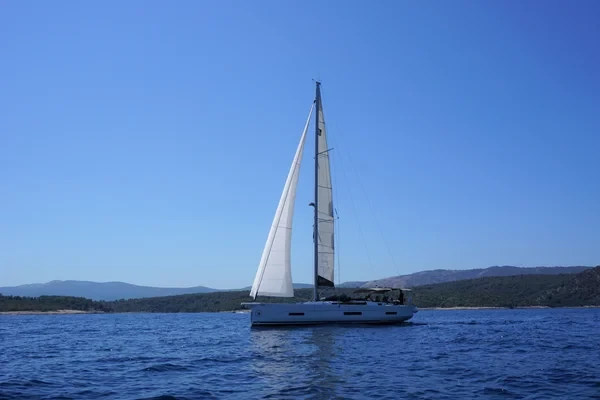 Dufour 530 - Boatscribe.com