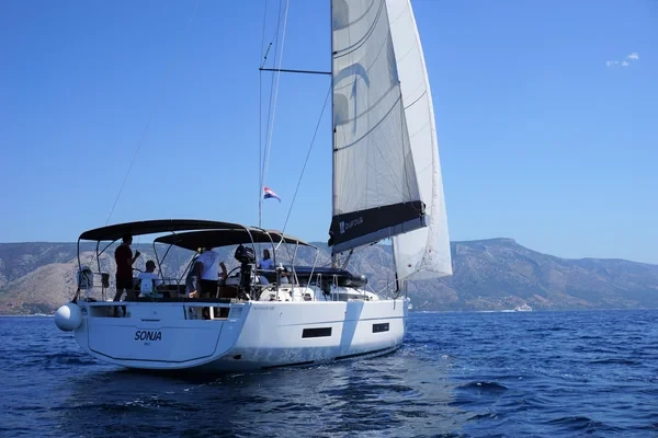 Dufour 530 - Boatscribe.com