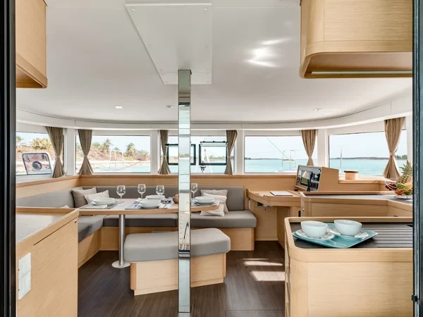 Lagoon 42 - Boatscribe.com