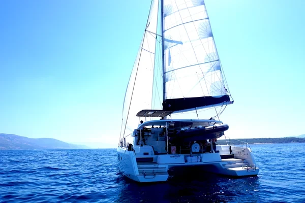 Lagoon 42 - Boatscribe.com