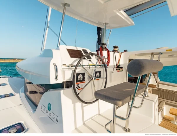 Lagoon 42 - Boatscribe.com