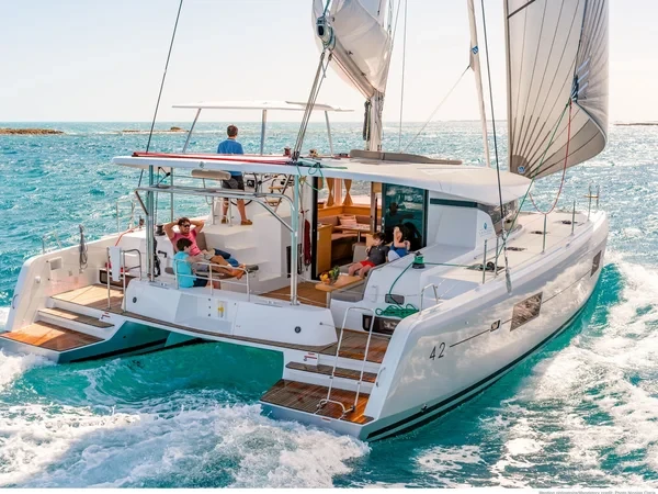 Lagoon 42 - Boatscribe.com