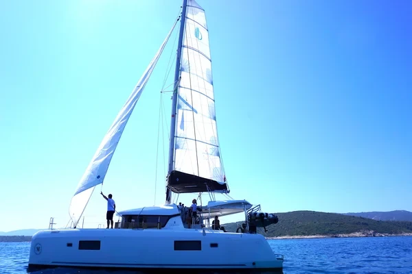 Lagoon 42 - Boatscribe.com
