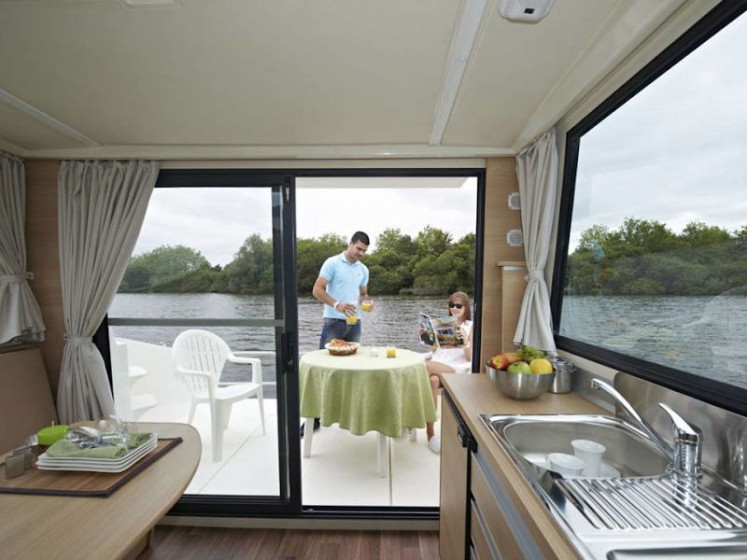 Sedan Primo - Boatscribe.com