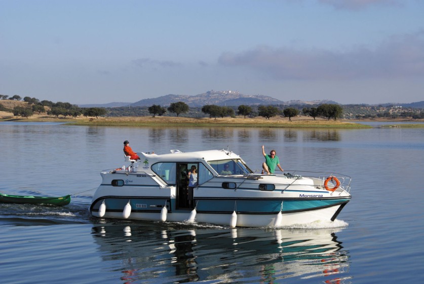 Sedan 1310 - Boatscribe.com