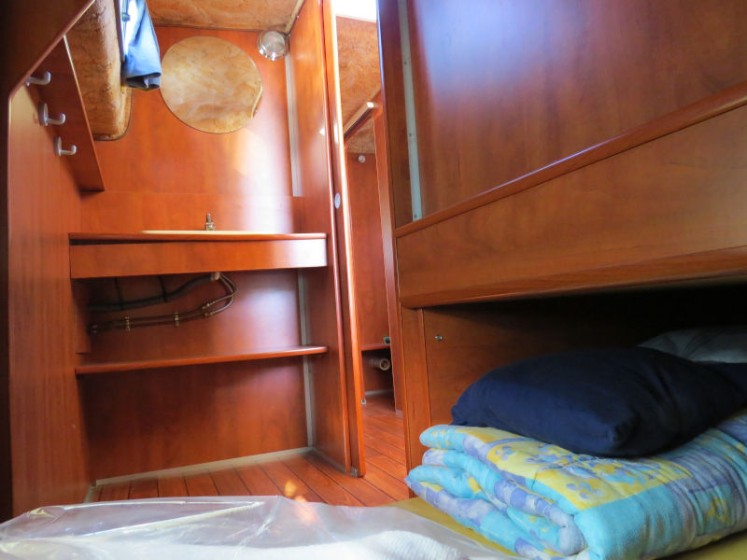 Sedan 1310 - Boatscribe.com