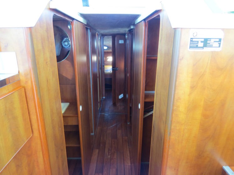 Sedan 1310 - Boatscribe.com