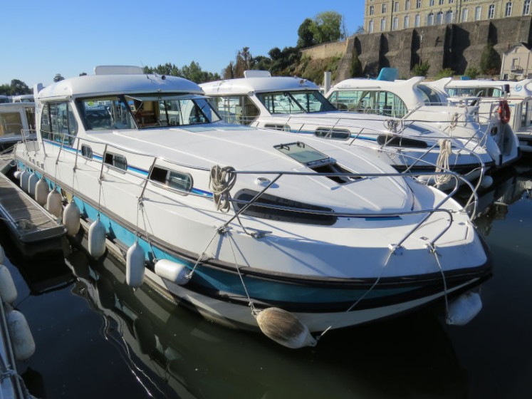 Sedan 1310 - Boatscribe.com