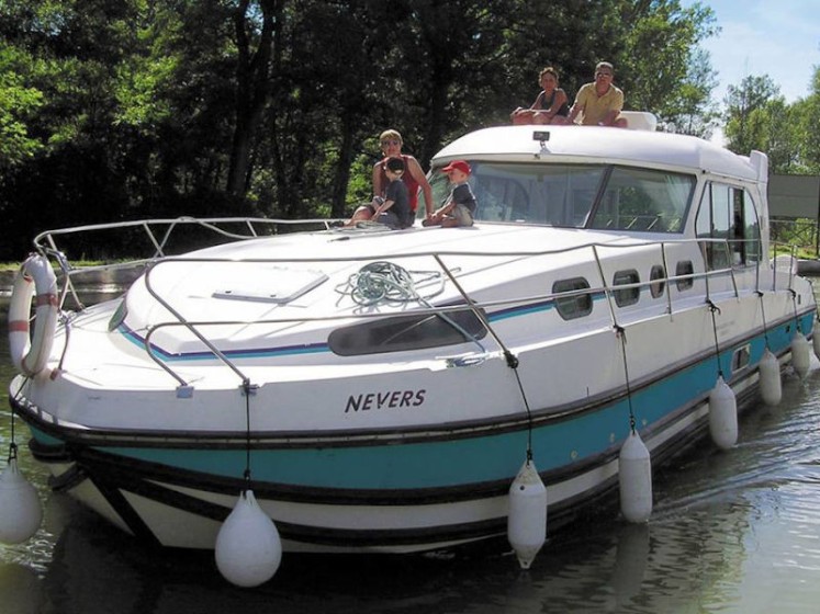 Sedan 1310 - Boatscribe.com