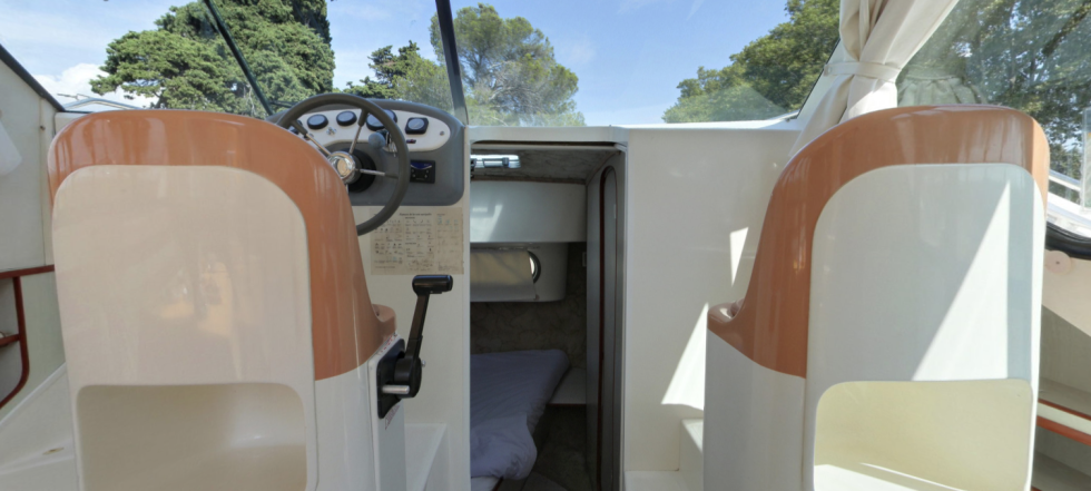 Confort 900 DP - Boatscribe.com