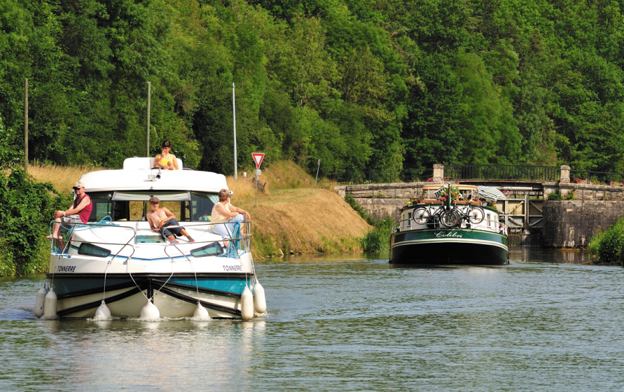 Confort 900 DP - Boatscribe.com