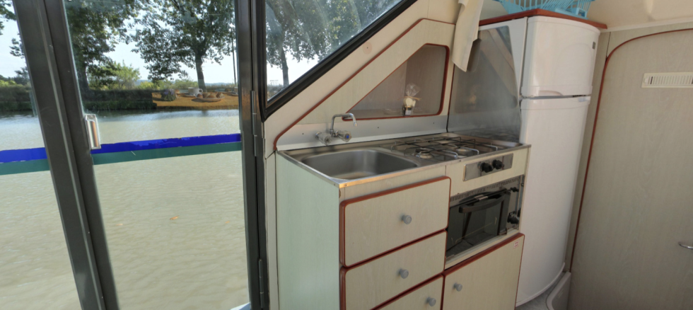 Confort 900 DP - Boatscribe.com