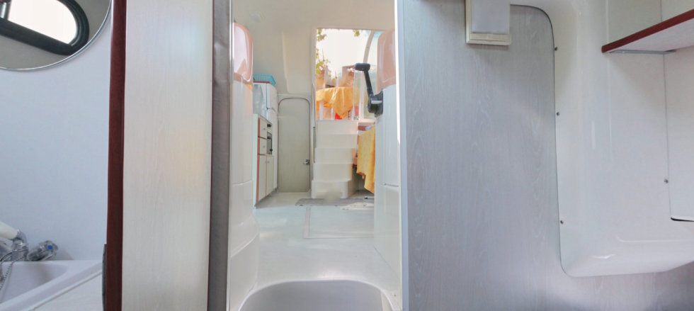 Confort 900 DP - Boatscribe.com