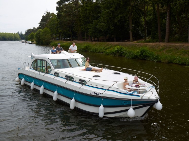 Sedan 1310 - Boatscribe.com