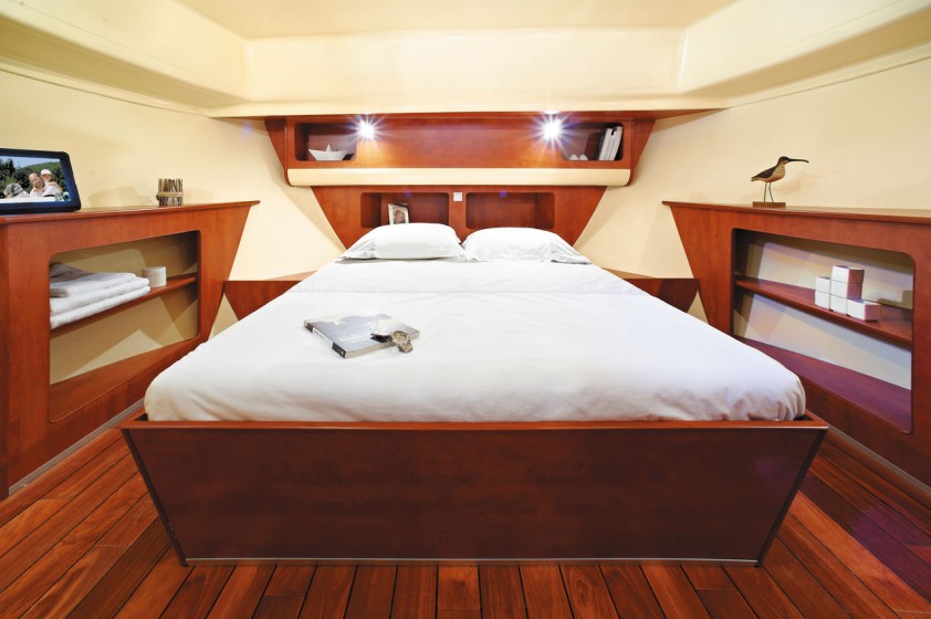Sedan 1310 - Boatscribe.com