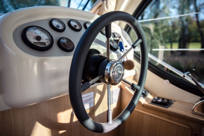 Sedan 1310 - Boatscribe.com